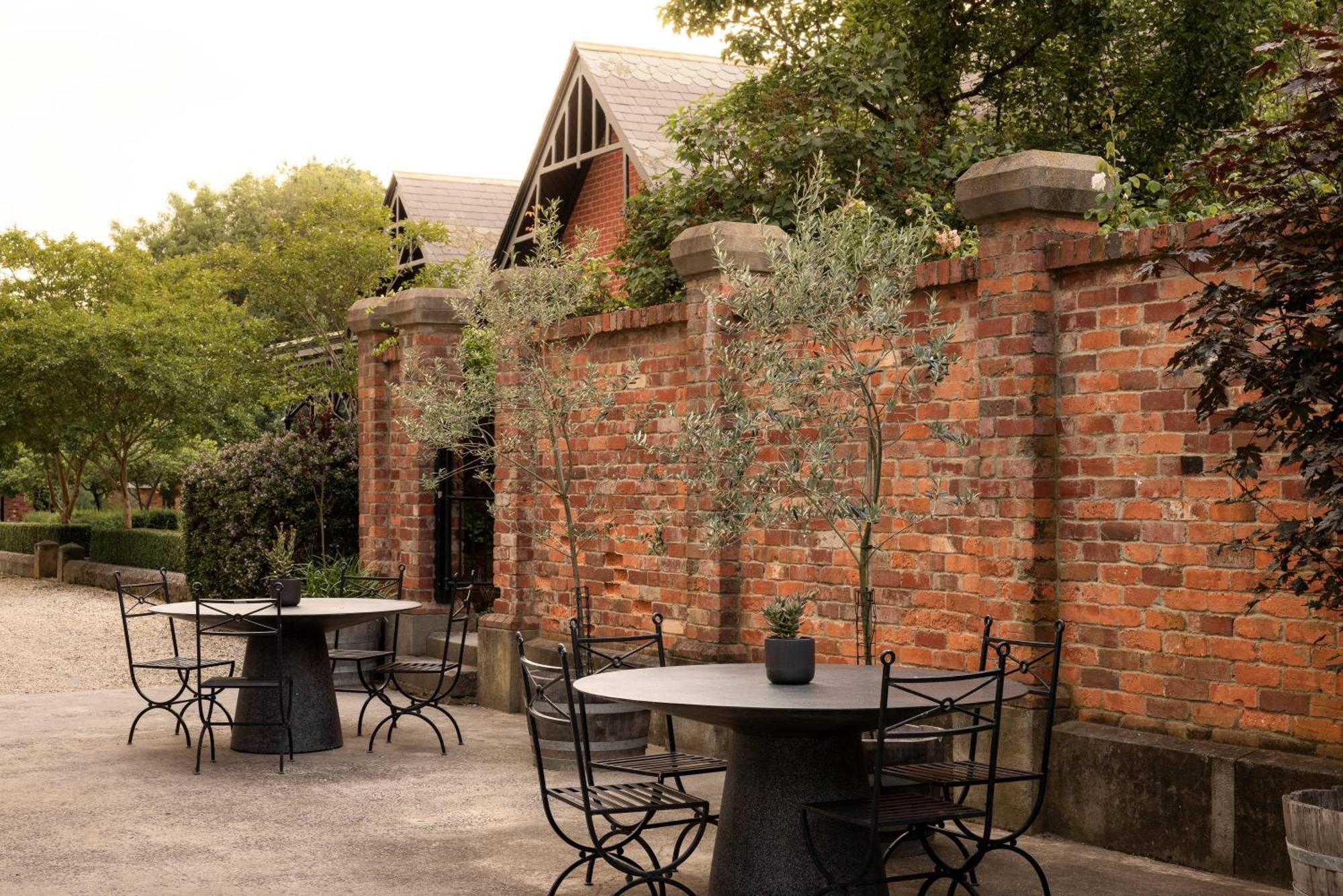 Cleveland Estate Hotel Lance Field Exterior foto